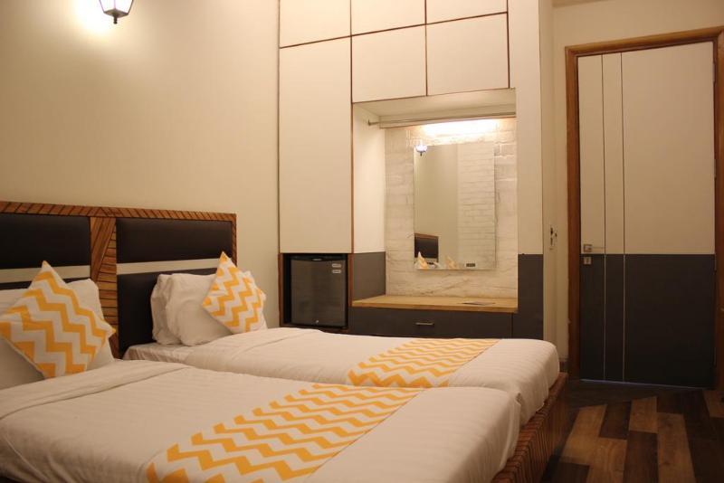 Fabhotel Daffodil Huda City Center Gurgaon Exterior photo